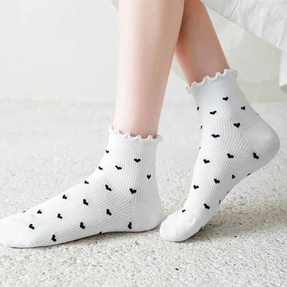 Scallop Trim Socks with Heart Pattern