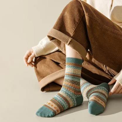 Thick Cozy Socks with Retro Print - Image 2